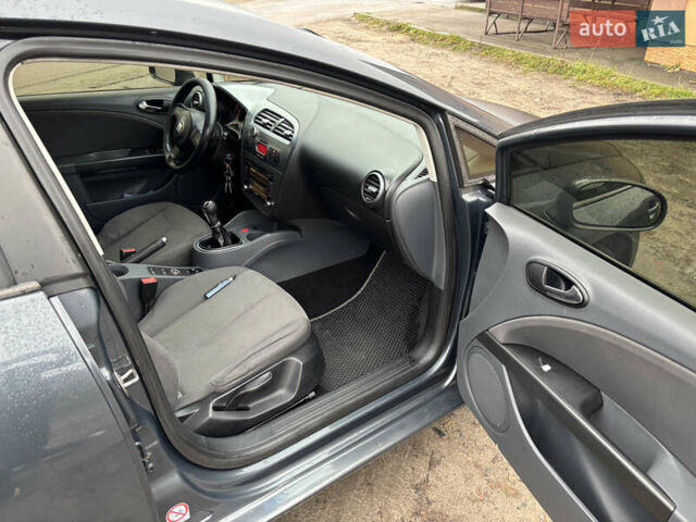 Серый Сеат Леон, объемом двигателя 1.98 л и пробегом 225 тыс. км за 3900 $, фото 6 на Automoto.ua