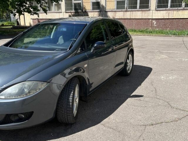 Сірий Сеат Leon, об'ємом двигуна 2 л та пробігом 240 тис. км за 6400 $, фото 2 на Automoto.ua