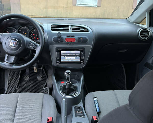 Серый Сеат Леон, объемом двигателя 1.98 л и пробегом 225 тыс. км за 3900 $, фото 11 на Automoto.ua