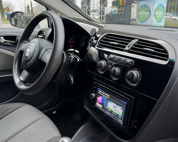 Серый Сеат Леон, объемом двигателя 1.6 л и пробегом 200 тыс. км за 4599 $, фото 30 на Automoto.ua