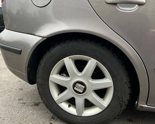 Сірий Сеат Leon, об'ємом двигуна 1.6 л та пробігом 285 тис. км за 4700 $, фото 7 на Automoto.ua