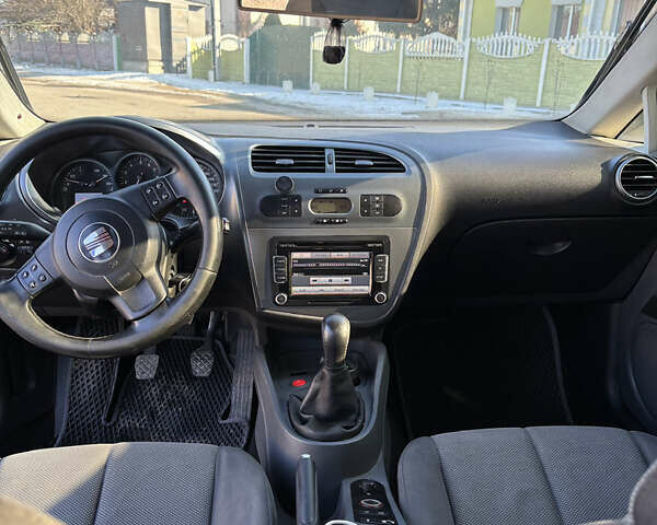 Серый Сеат Леон, объемом двигателя 1.98 л и пробегом 238 тыс. км за 4400 $, фото 9 на Automoto.ua