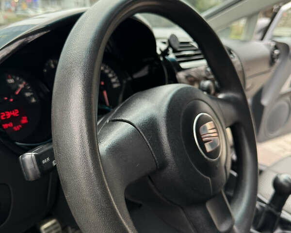 Серый Сеат Леон, объемом двигателя 1.6 л и пробегом 200 тыс. км за 4599 $, фото 35 на Automoto.ua