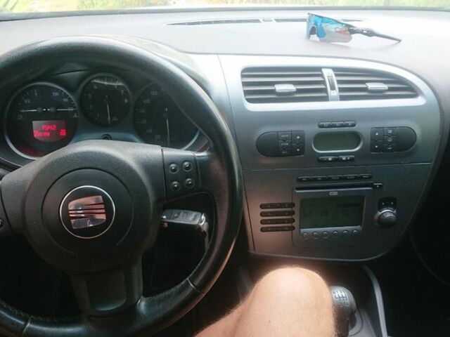 Сірий Сеат Leon, об'ємом двигуна 1.8 л та пробігом 220 тис. км за 3800 $, фото 1 на Automoto.ua