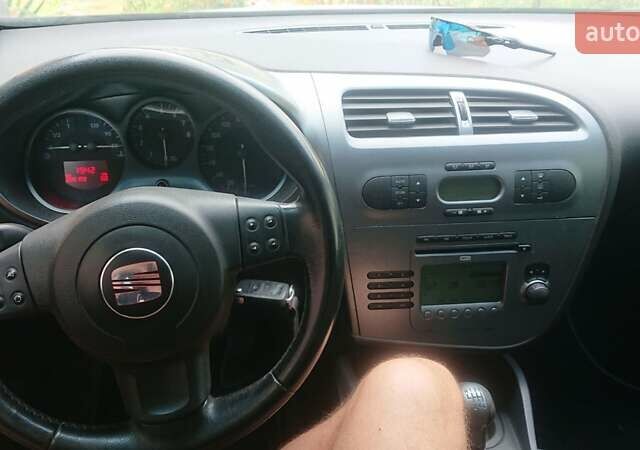 Серый Сеат Леон, объемом двигателя 1.8 л и пробегом 220 тыс. км за 3500 $, фото 1 на Automoto.ua