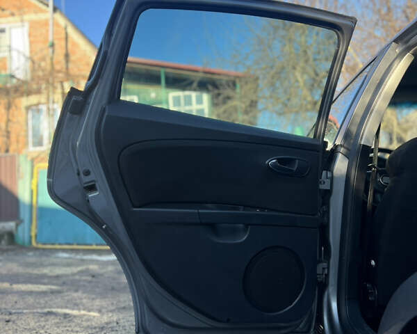 Сірий Сеат Leon, об'ємом двигуна 1.9 л та пробігом 307 тис. км за 5300 $, фото 15 на Automoto.ua