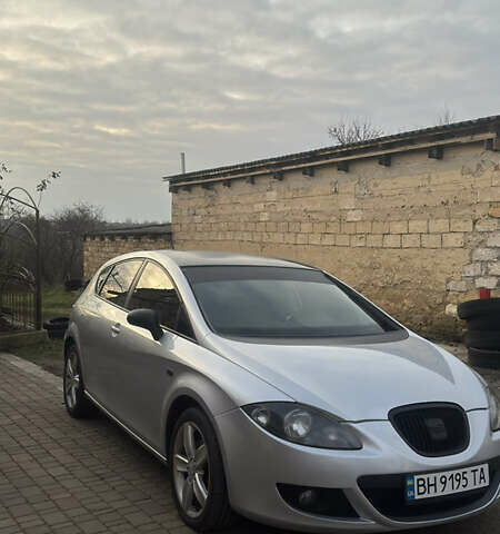 Серый Сеат Леон, объемом двигателя 2 л и пробегом 218 тыс. км за 3900 $, фото 3 на Automoto.ua