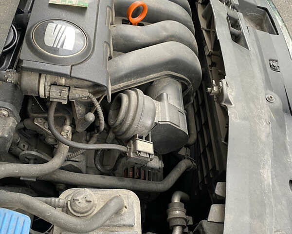 Сірий Сеат Leon, об'ємом двигуна 2 л та пробігом 162 тис. км за 5200 $, фото 1 на Automoto.ua