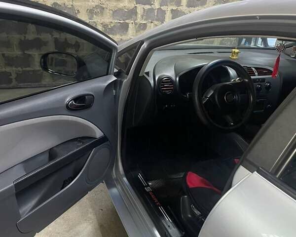 Сірий Сеат Leon, об'ємом двигуна 1.39 л та пробігом 280 тис. км за 5600 $, фото 2 на Automoto.ua