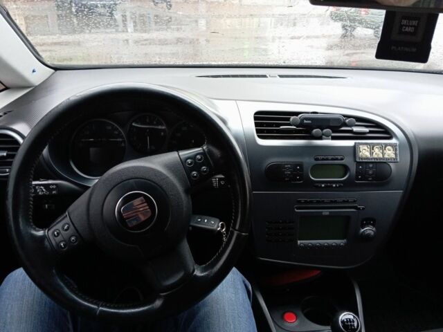 Серый Сеат Леон, объемом двигателя 2 л и пробегом 180 тыс. км за 4700 $, фото 23 на Automoto.ua