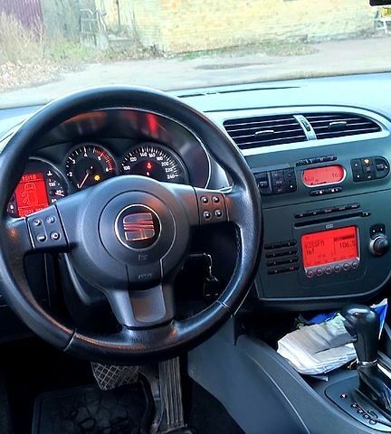 Серый Сеат Леон, объемом двигателя 2 л и пробегом 280 тыс. км за 7900 $, фото 5 на Automoto.ua