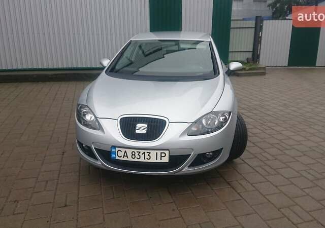 Серый Сеат Леон, объемом двигателя 1.6 л и пробегом 234 тыс. км за 6150 $, фото 1 на Automoto.ua