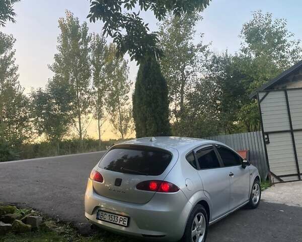 Сірий Сеат Leon, об'ємом двигуна 1.39 л та пробігом 280 тис. км за 5600 $, фото 3 на Automoto.ua