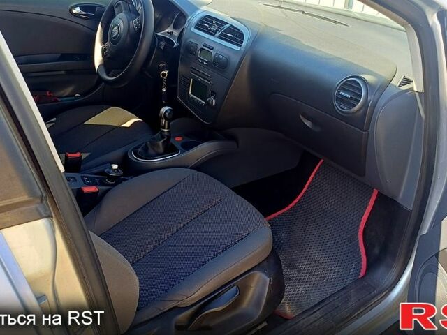 Сірий Сеат Leon, об'ємом двигуна 2 л та пробігом 299 тис. км за 5650 $, фото 5 на Automoto.ua