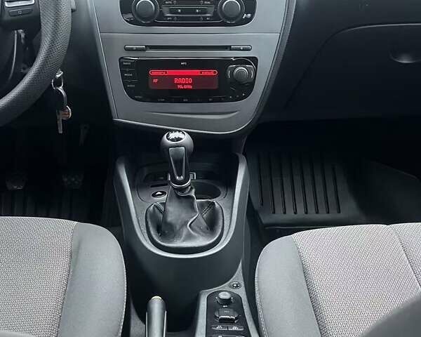 Серый Сеат Леон, объемом двигателя 1.6 л и пробегом 242 тыс. км за 6500 $, фото 16 на Automoto.ua