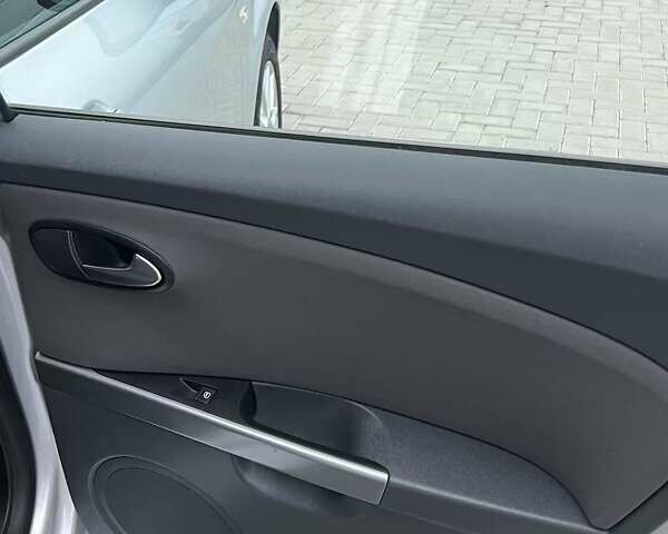 Серый Сеат Леон, объемом двигателя 1.6 л и пробегом 242 тыс. км за 6500 $, фото 12 на Automoto.ua