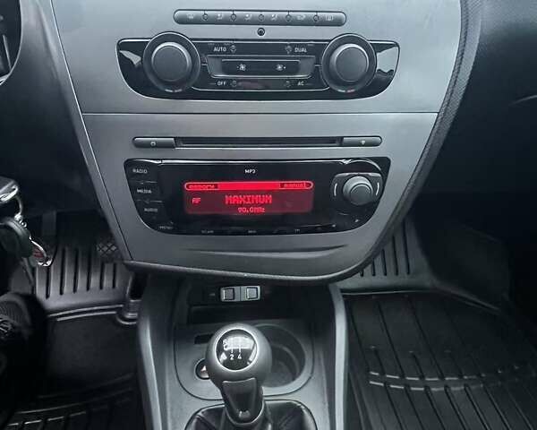 Серый Сеат Леон, объемом двигателя 1.6 л и пробегом 242 тыс. км за 6500 $, фото 22 на Automoto.ua