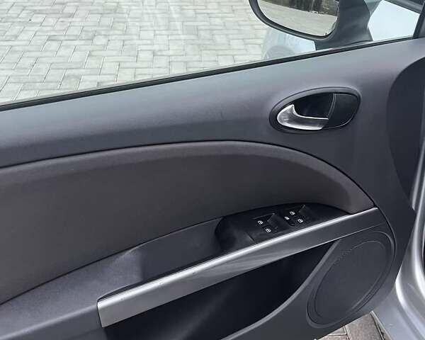 Серый Сеат Леон, объемом двигателя 1.6 л и пробегом 242 тыс. км за 6500 $, фото 8 на Automoto.ua