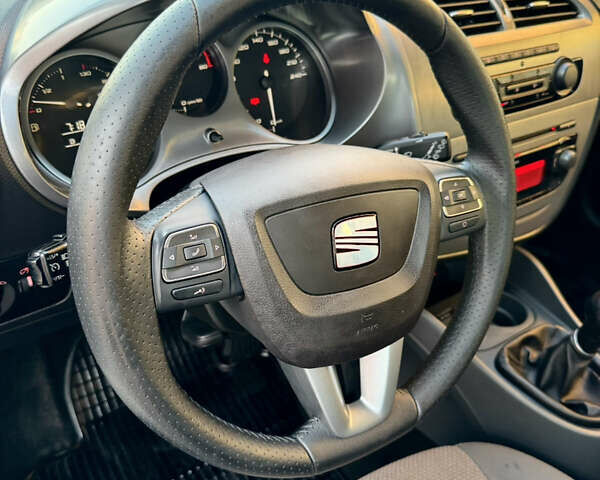 Сірий Сеат Leon, об'ємом двигуна 1.4 л та пробігом 238 тис. км за 5900 $, фото 17 на Automoto.ua