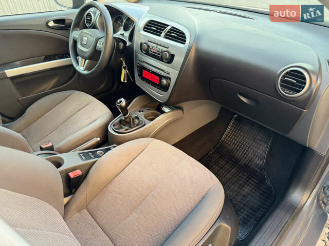 Сірий Сеат Leon, об'ємом двигуна 1.4 л та пробігом 238 тис. км за 5900 $, фото 25 на Automoto.ua