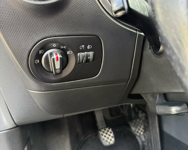Сірий Сеат Leon, об'ємом двигуна 1.9 л та пробігом 267 тис. км за 6200 $, фото 24 на Automoto.ua