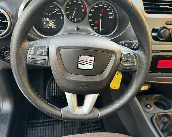 Сірий Сеат Leon, об'ємом двигуна 1.4 л та пробігом 238 тис. км за 5900 $, фото 19 на Automoto.ua