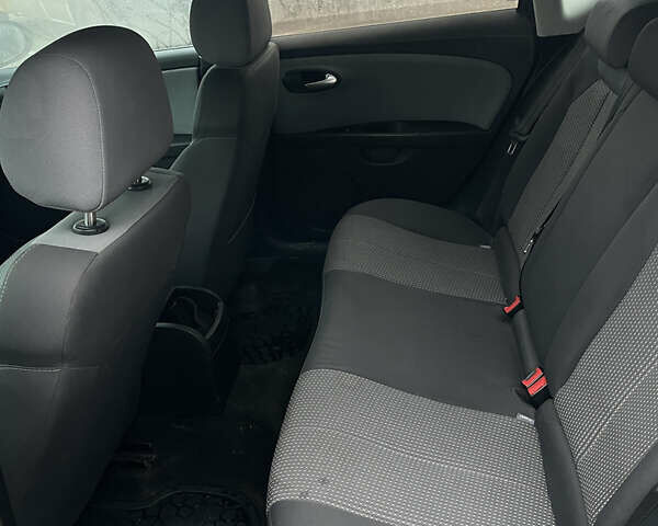 Серый Сеат Леон, объемом двигателя 1.39 л и пробегом 320 тыс. км за 6000 $, фото 10 на Automoto.ua