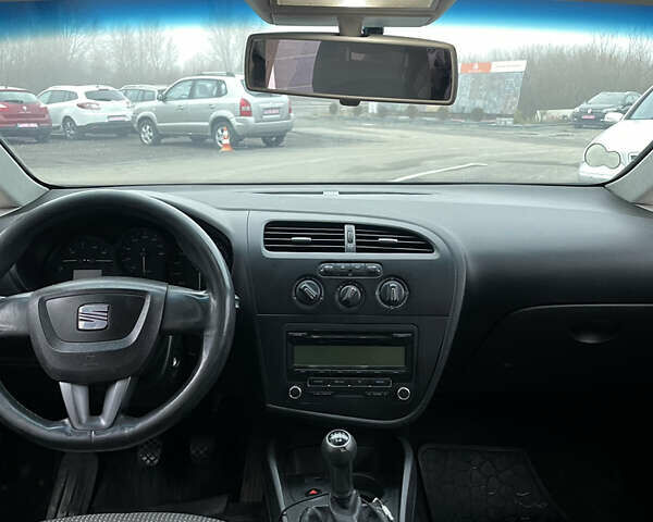 Серый Сеат Леон, объемом двигателя 1.39 л и пробегом 320 тыс. км за 6000 $, фото 11 на Automoto.ua