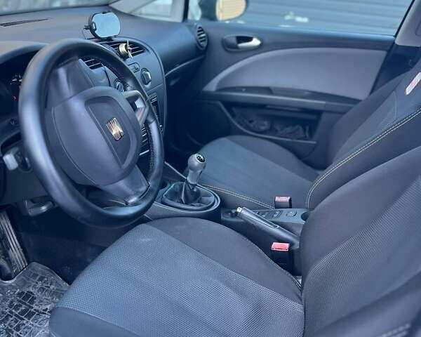 Серый Сеат Леон, объемом двигателя 1.4 л и пробегом 75 тыс. км за 9000 $, фото 5 на Automoto.ua