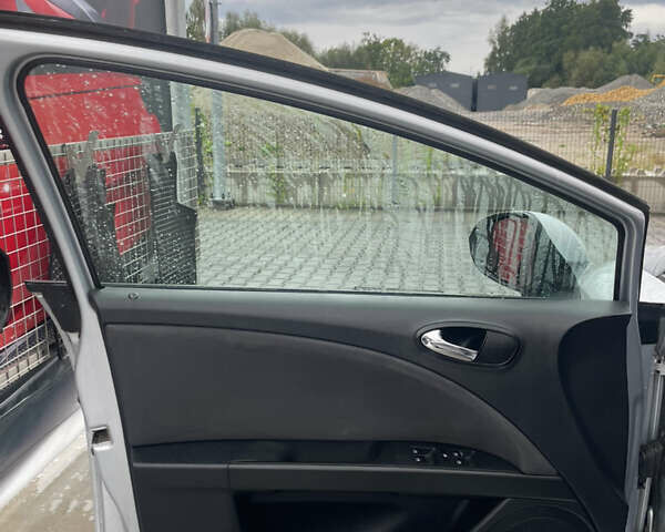 Сірий Сеат Leon, об'ємом двигуна 1.6 л та пробігом 290 тис. км за 5500 $, фото 7 на Automoto.ua