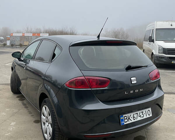 Серый Сеат Леон, объемом двигателя 1.39 л и пробегом 320 тыс. км за 6000 $, фото 7 на Automoto.ua