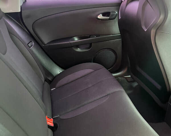 Сірий Сеат Leon, об'ємом двигуна 1.6 л та пробігом 290 тис. км за 5500 $, фото 4 на Automoto.ua