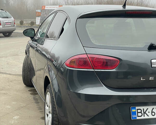 Серый Сеат Леон, объемом двигателя 1.39 л и пробегом 320 тыс. км за 6000 $, фото 6 на Automoto.ua