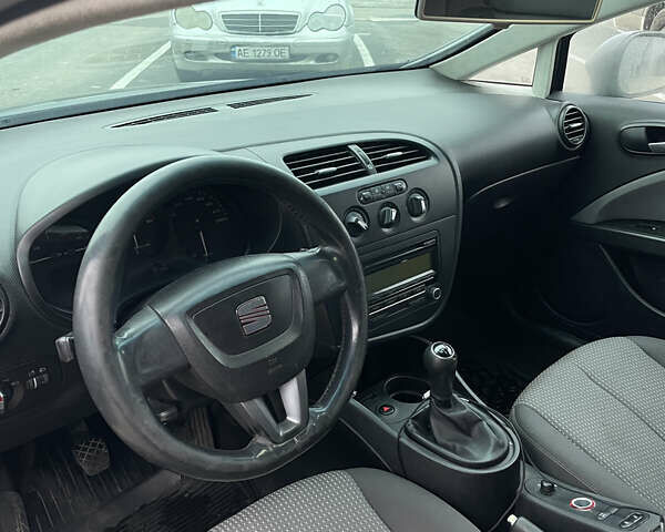 Серый Сеат Леон, объемом двигателя 1.39 л и пробегом 320 тыс. км за 6000 $, фото 12 на Automoto.ua