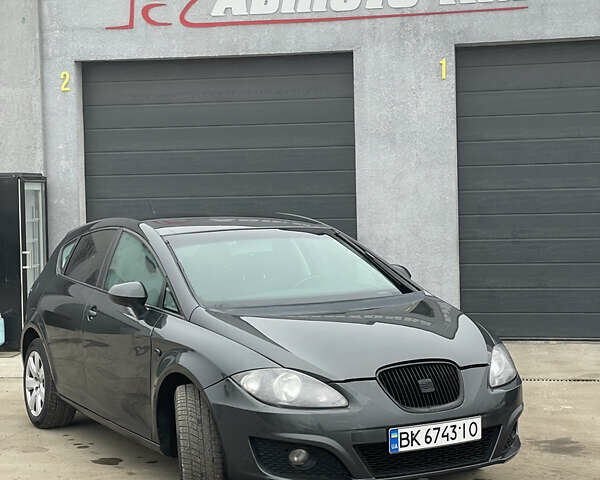 Серый Сеат Леон, объемом двигателя 1.39 л и пробегом 320 тыс. км за 6000 $, фото 2 на Automoto.ua