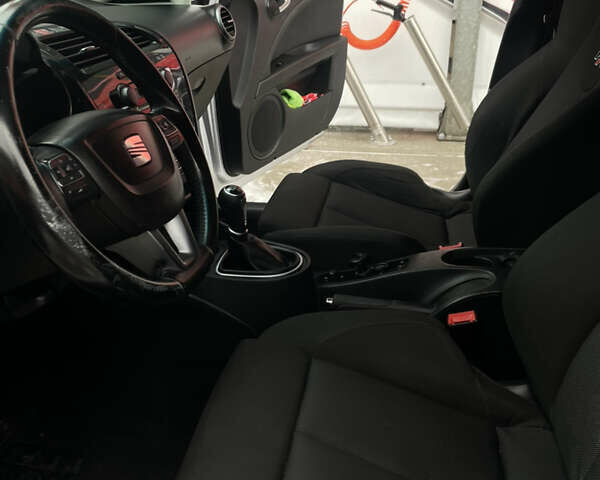 Сірий Сеат Leon, об'ємом двигуна 1.6 л та пробігом 290 тис. км за 5500 $, фото 2 на Automoto.ua