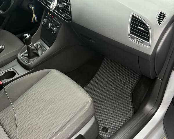 Серый Сеат Леон, объемом двигателя 2 л и пробегом 245 тыс. км за 9799 $, фото 17 на Automoto.ua