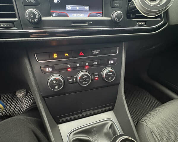 Серый Сеат Леон, объемом двигателя 2 л и пробегом 245 тыс. км за 9799 $, фото 21 на Automoto.ua