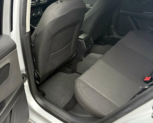 Серый Сеат Леон, объемом двигателя 2 л и пробегом 245 тыс. км за 9799 $, фото 19 на Automoto.ua