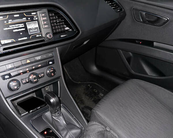 Серый Сеат Леон, объемом двигателя 1.6 л и пробегом 258 тыс. км за 11000 $, фото 9 на Automoto.ua