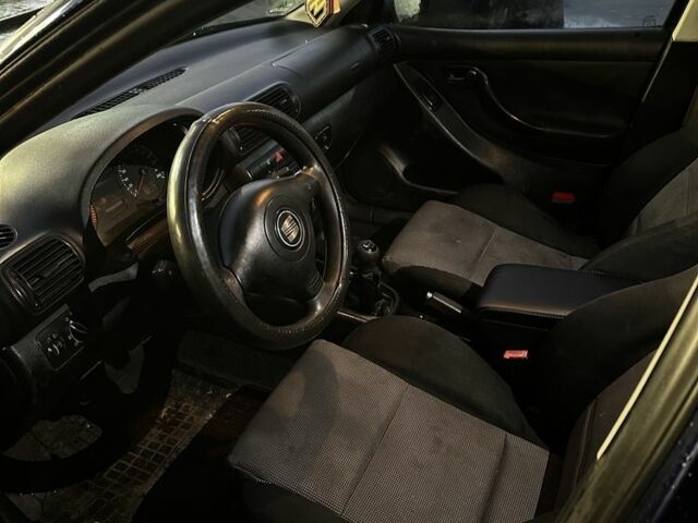 Синий Сеат Леон, объемом двигателя 1.9 л и пробегом 370 тыс. км за 1775 $, фото 4 на Automoto.ua
