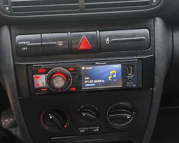 Синій Сеат Leon, об'ємом двигуна 1.6 л та пробігом 300 тис. км за 3650 $, фото 7 на Automoto.ua