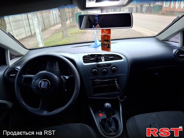 Синий Сеат Леон, объемом двигателя 1.6 л и пробегом 256 тыс. км за 5000 $, фото 3 на Automoto.ua