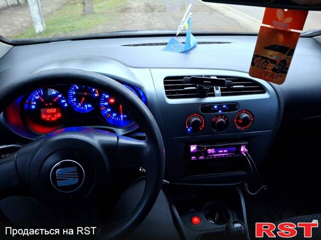 Синий Сеат Леон, объемом двигателя 1.6 л и пробегом 256 тыс. км за 5000 $, фото 2 на Automoto.ua