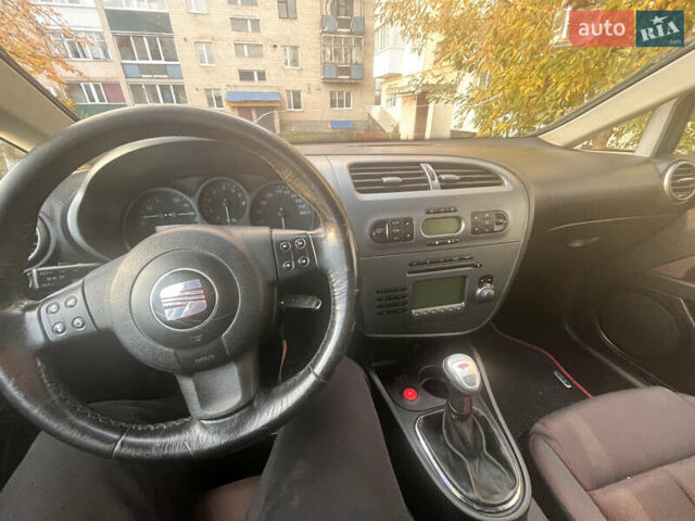 Синій Сеат Leon, об'ємом двигуна 1.98 л та пробігом 250 тис. км за 4200 $, фото 5 на Automoto.ua