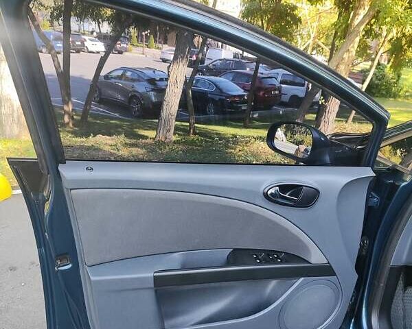 Сеат Леон 2006 в Киеве на Automoto.ua Синий Сеат Леон, объемом двигателя 2 л и пробегом 214 тыс. км за 4990 $, фото 13 на Automoto.ua