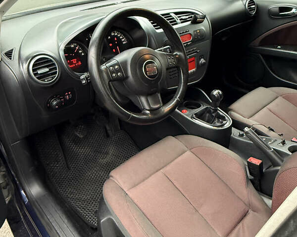 Синий Сеат Леон, объемом двигателя 1.6 л и пробегом 245 тыс. км за 4500 $, фото 7 на Automoto.ua