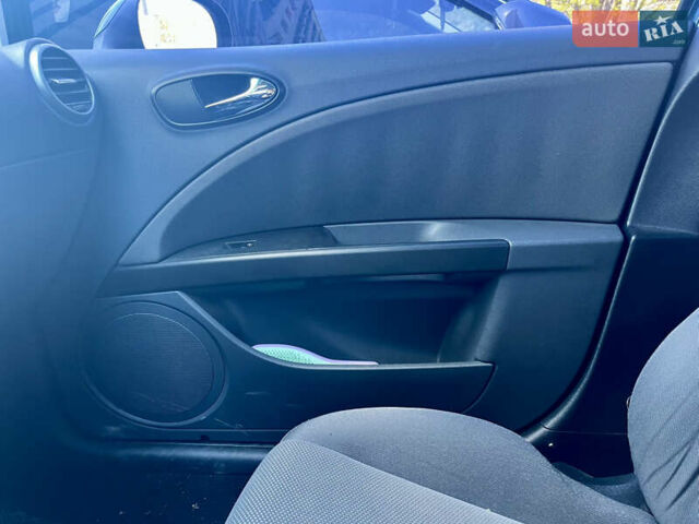 Синій Сеат Leon, об'ємом двигуна 2 л та пробігом 210 тис. км за 5500 $, фото 6 на Automoto.ua