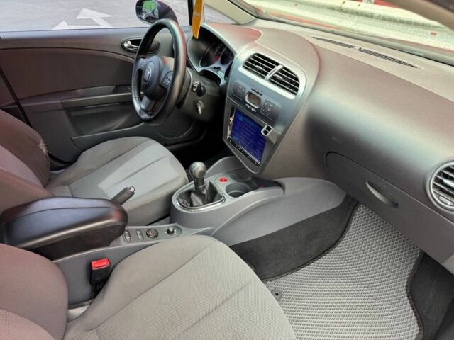 Сеат Леон 2006 в Киеве на Automoto.ua Синий Сеат Леон, объемом двигателя 2 л и пробегом 214 тыс. км за 5500 $, фото 16 на Automoto.ua