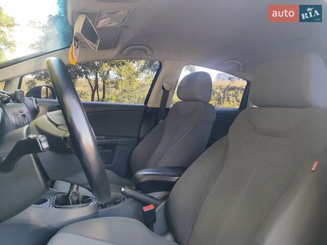 Сеат Леон 2006 в Киеве на Automoto.ua Синий Сеат Леон, объемом двигателя 2 л и пробегом 214 тыс. км за 4990 $, фото 14 на Automoto.ua